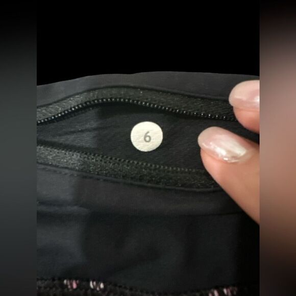 Lululemon Shorts Floral Design - Picture 2 of 4